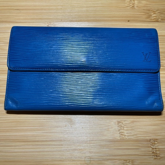 Louis Vuitton Epi International wallet - Picture 1 of 16